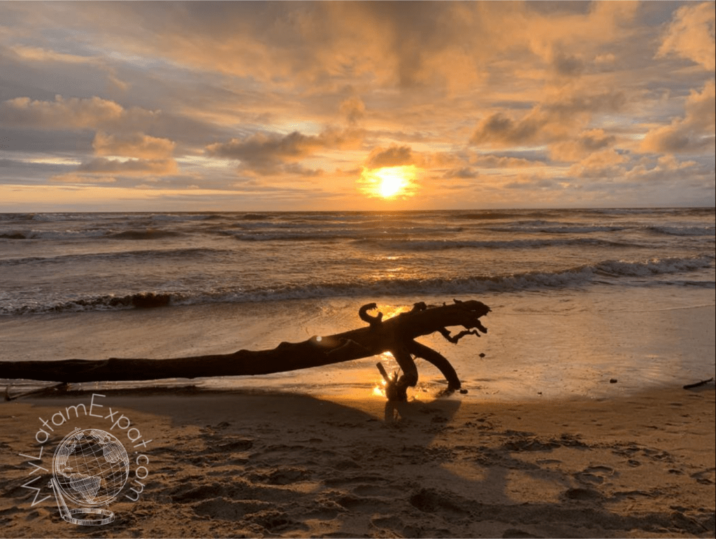 canoa-beach-ecuador