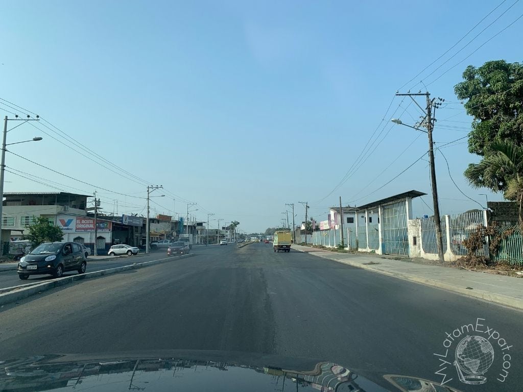 Driving in Ecuador - driving lanes